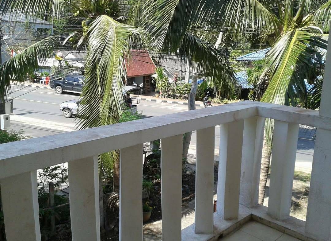 Commercial property for sale in Klong Son, Koh Chang, featuring 400 sqm of land, three buildings, and prime road frontage near the ferry terminal. Ideal for hotel, apartments, or retail business. Koh Chang Properties Office
