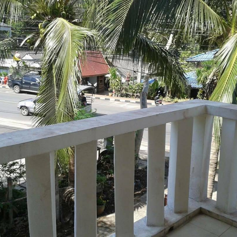 Commercial property for sale in Klong Son, Koh Chang, featuring 400 sqm of land, three buildings, and prime road frontage near the ferry terminal. Ideal for hotel, apartments, or retail business. Koh Chang Properties Office