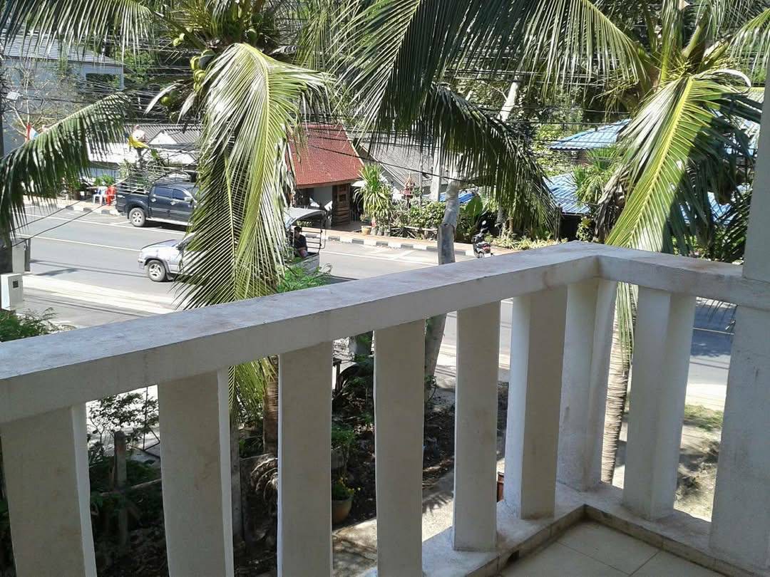 Commercial property for sale in Klong Son, Koh Chang, featuring 400 sqm of land, three buildings, and prime road frontage near the ferry terminal. Ideal for hotel, apartments, or retail business. Koh Chang Properties Office