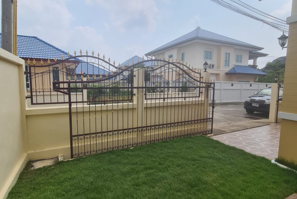 Fully furnished 2-bedroom house for sale in Bang Saray with mountain views, private parking, and easy access to Pattaya and Bangkok.
