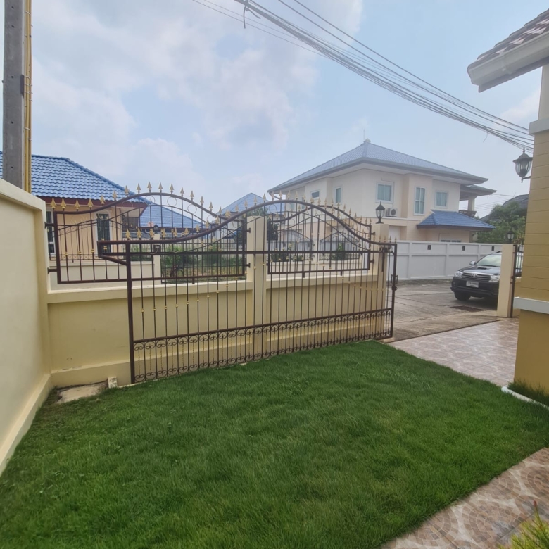 Fully furnished 2-bedroom house for sale in Bang Saray with mountain views, private parking, and easy access to Pattaya and Bangkok.