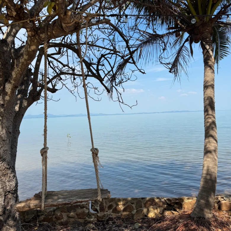 Scenic investment resort for rent in Koh Chang, Thailand – beachfront opportunity with bungalows, restaurant, and pool.