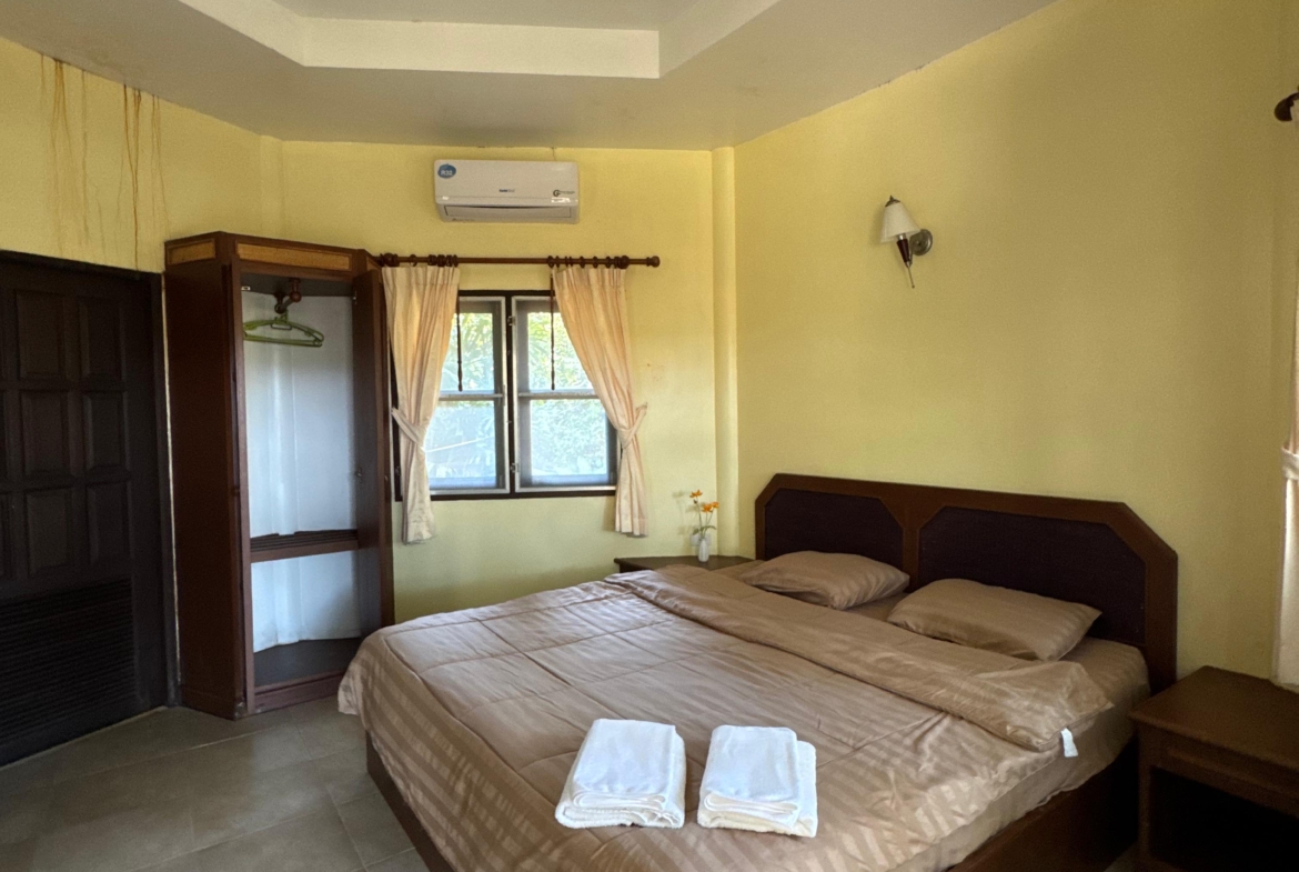 Scenic investment resort for rent in Koh Chang, Thailand – beachfront opportunity with bungalows, restaurant, and pool.