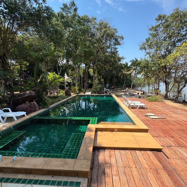 Scenic investment resort for rent in Koh Chang, Thailand – beachfront opportunity with bungalows, restaurant, and pool.