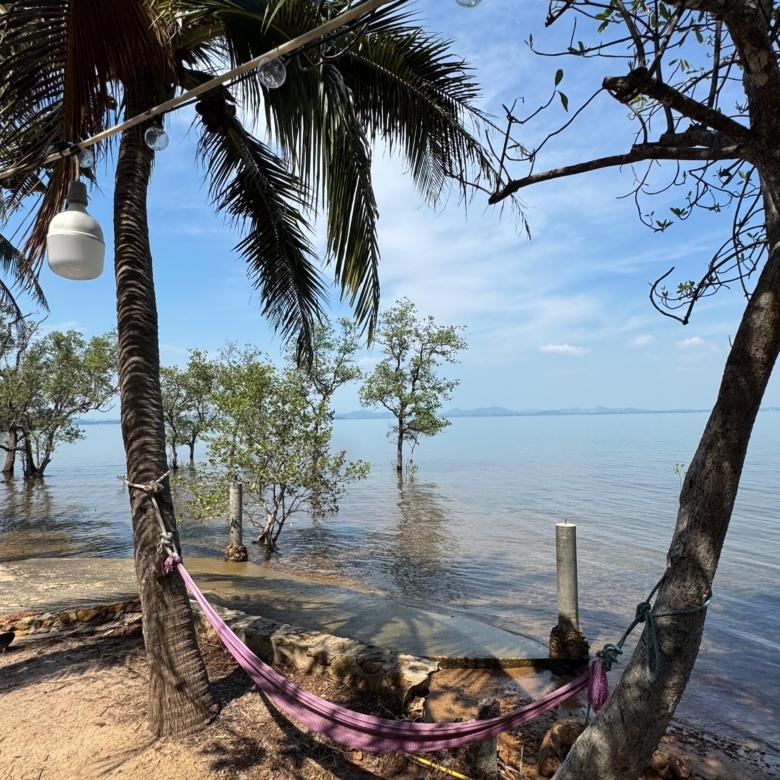 Scenic investment resort for rent in Koh Chang, Thailand – beachfront opportunity with bungalows, restaurant, and pool.