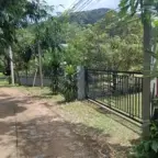 Beautiful land for sale in Klong Son, Koh Chang by Koh Chang Properties – 1 Rai 38 Sqw. with Chanote title, private gate, fruit trees, water and electricity ready. Ideal for building your dream home or running a small tropical fruit business.